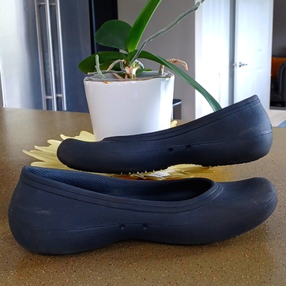 CROCS Shoes - CROCS - SLIP-ON W9 Ballet "At Work" Black Flats Non-marking. Slip resistant